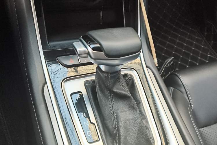Used CHANGAN Ruicheng CC 2022 Blue Whale Edition 1.5T DCT Prestige Model Gear Lever