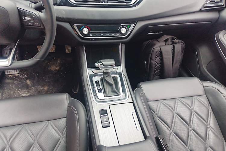 Used CHANGAN Ruicheng CC 2022 Blue Whale Edition 1.5T DCT Luxury Model Gear Lever