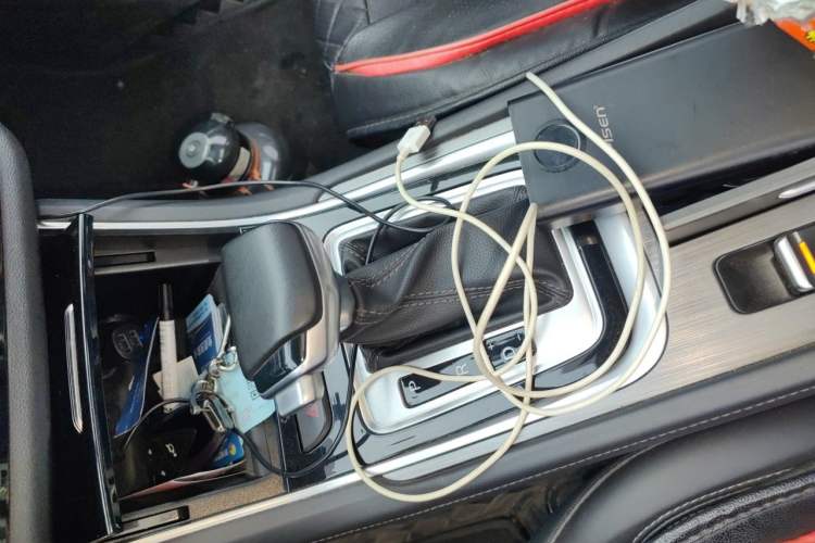 Used CHANGAN Ruicheng CC 2022 Blue Whale Edition 1.5T DCT Luxury Model Gear Lever