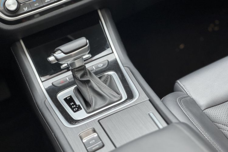 Used CHANGAN Ruicheng CC 2022 Blue Whale Edition 1.5T DCT Prestige Model Gear Lever