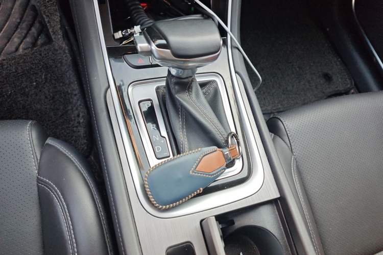 Used CHANGAN Ruicheng CC 2022 Blue Whale Edition 1.5T DCT Elite Model Gear Lever