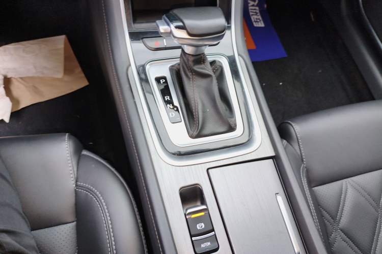 Used CHANGAN Ruicheng CC 2022 Blue Whale Edition 1.5T DCT Luxury Model Gear Lever