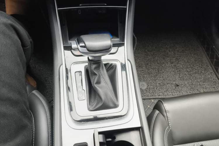 Used CHANGAN Ruicheng CC 2022 Blue Whale Edition 1.5T DCT Luxury Model Gear Lever