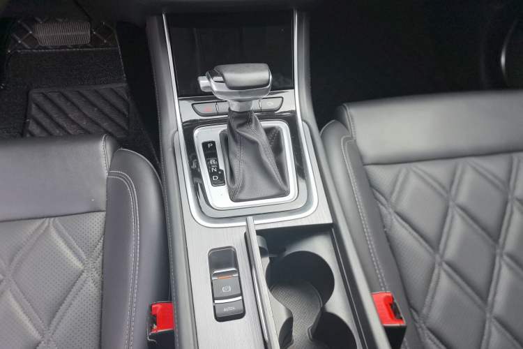 Used CHANGAN Ruicheng CC 2022 Blue Whale Edition 1.5T DCT Luxury Model Gear Lever