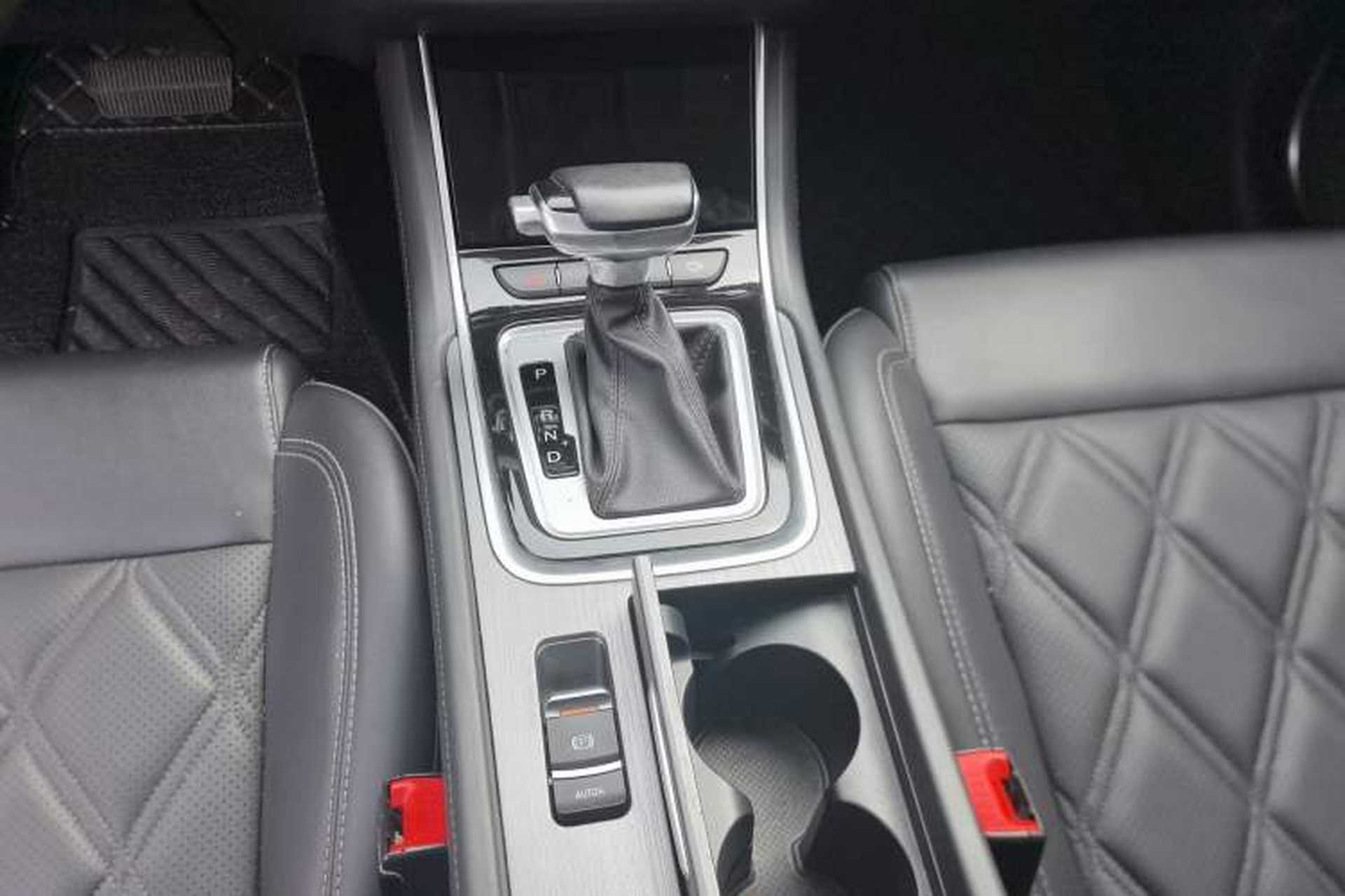 Used CHANGAN Ruicheng CC 2022 Blue Whale Edition 1.5T DCT Luxury Model Gear Lever