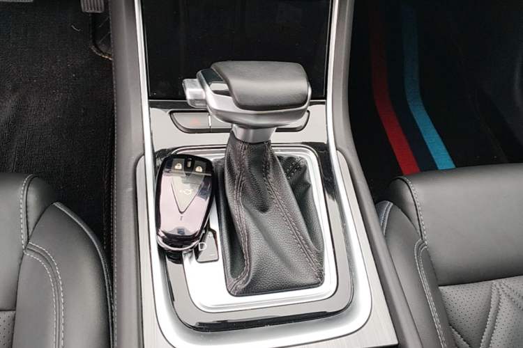 Used CHANGAN Ruicheng CC 2022 Blue Whale Edition 1.5T DCT Luxury Model Gear Lever