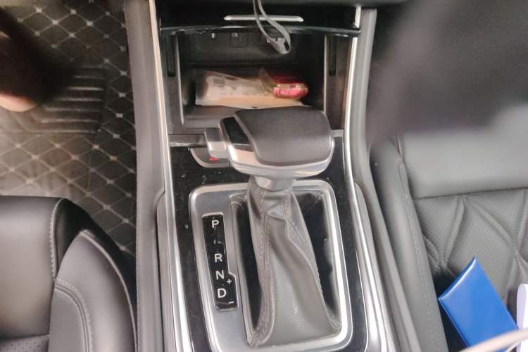 Used CHANGAN Ruicheng CC 2022 Blue Whale Edition 1.5T DCT Luxury Model Gear Lever