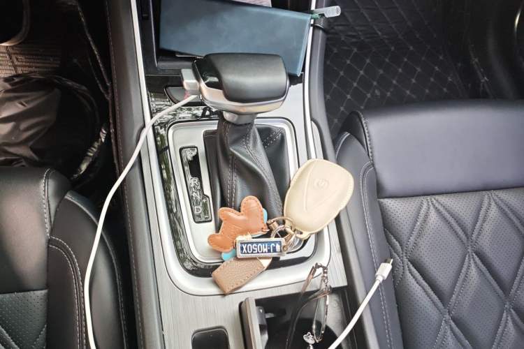 Used CHANGAN Ruicheng CC 2022 Blue Whale Edition 1.5T DCT Luxury Model Gear Lever