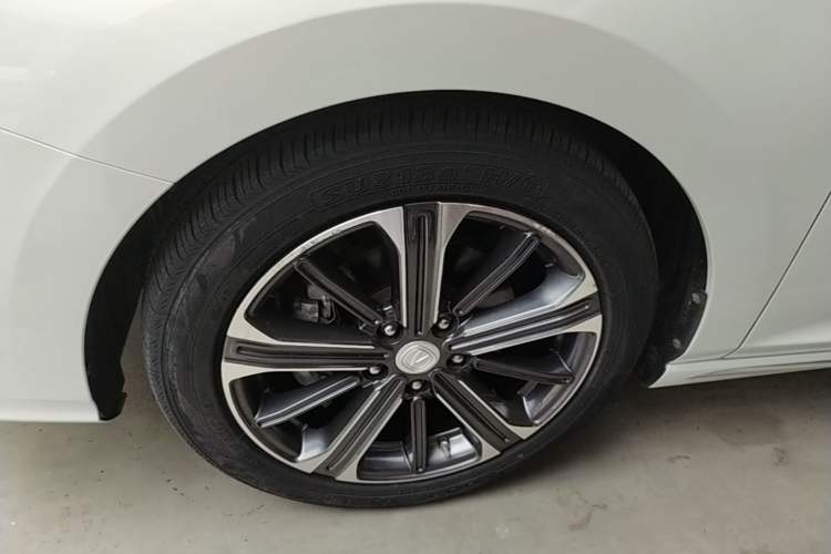 Used CHANGAN Ruicheng CC 2022 Blue Whale Edition 1.5T DCT Luxury Model Left Front Wheel Hub