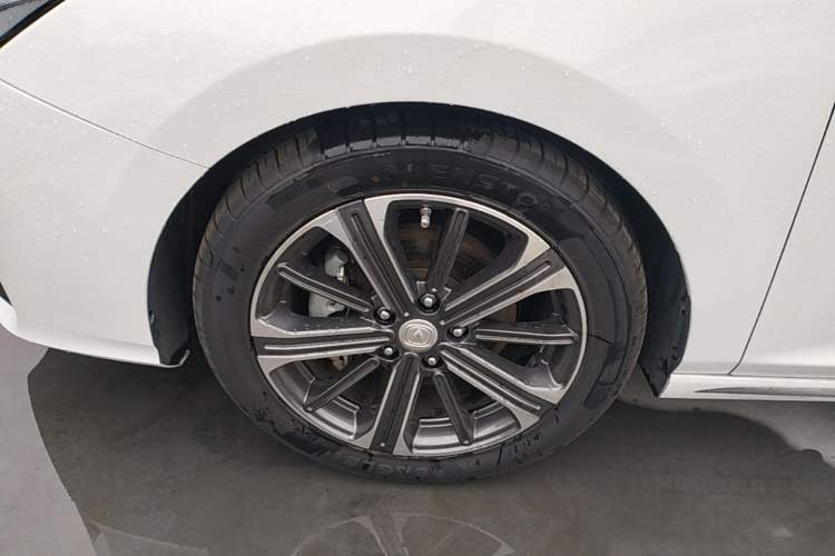Used CHANGAN Ruicheng CC 2022 Blue Whale Edition 1.5T DCT Luxury Model Left Front Wheel Hub