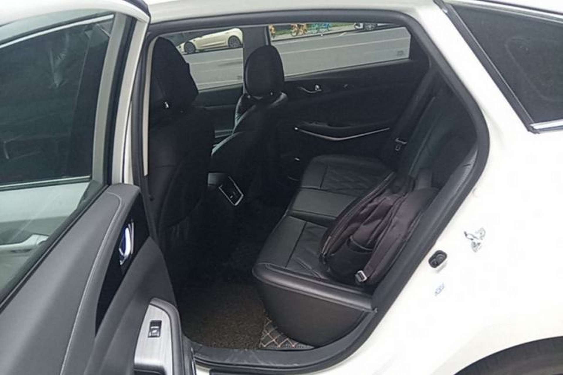 Used CHANGAN Ruicheng CC 2022 Blue Whale Edition 1.5T DCT Prestige Model Left Rear Seat