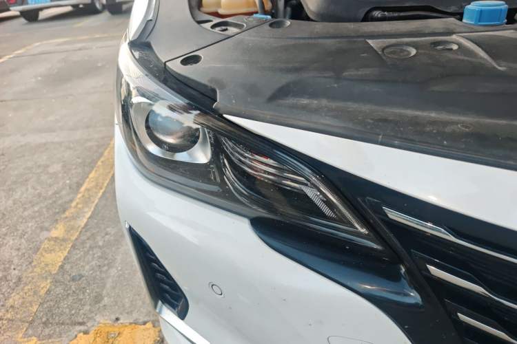Used CHANGAN Ruicheng CC 2022 Blue Whale Edition 1.5T DCT Luxury Model Right Front Headlight