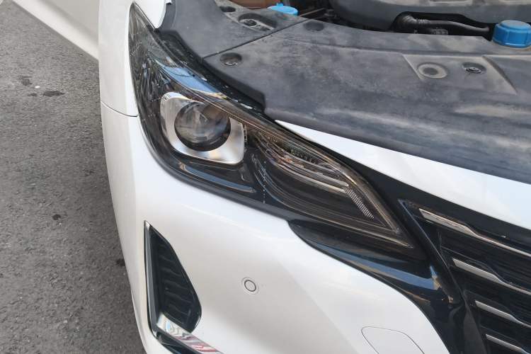 Used CHANGAN Ruicheng CC 2022 Blue Whale Edition 1.5T DCT Prestige Model Right Front Headlight