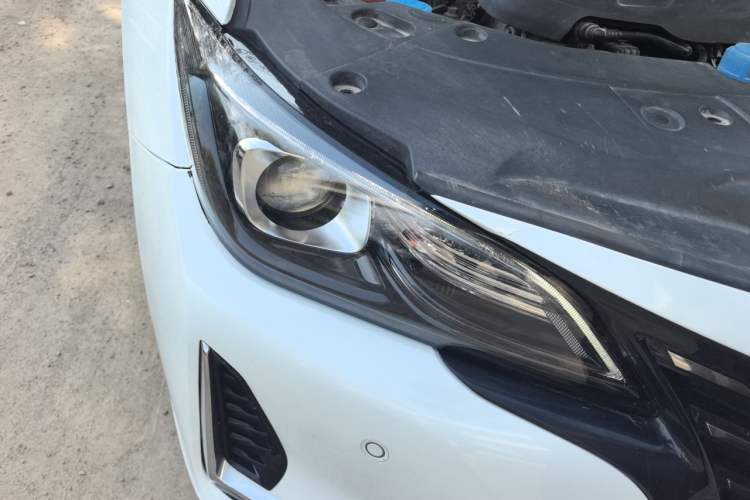 Used CHANGAN Ruicheng CC 2022 Blue Whale Edition 1.5T DCT Prestige Model Right Front Headlight