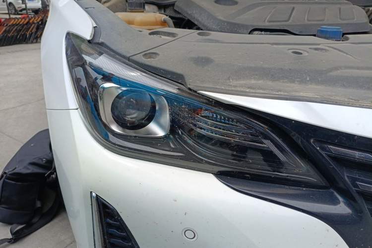 Used CHANGAN Ruicheng CC 2022 Blue Whale Edition 1.5T DCT Luxury Model Right Front Headlight