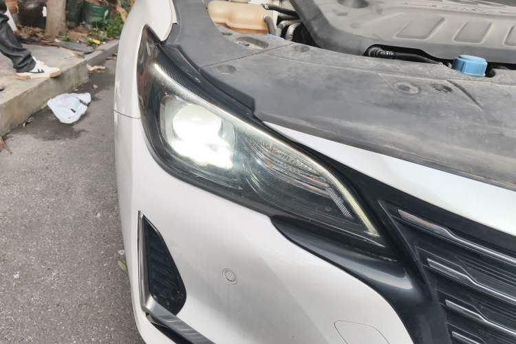 Used CHANGAN Ruicheng CC 2022 Blue Whale Edition 1.5T DCT Prestige Model Right Front Headlight