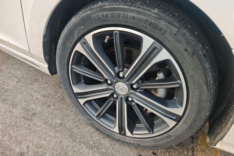 Used CHANGAN Ruicheng CC 2022 Blue Whale Edition 1.5T DCT Luxury Model Right Front Wheel Hub