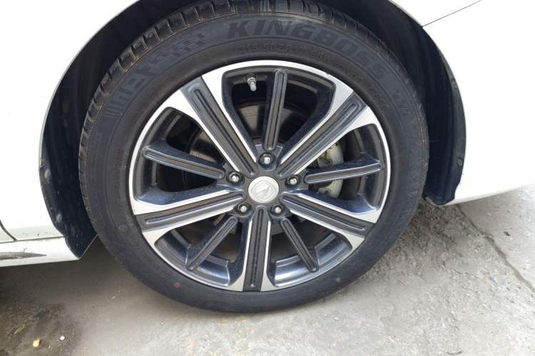 Used CHANGAN Ruicheng CC 2022 Blue Whale Edition 1.5T DCT Luxury Model Right Front Wheel Hub