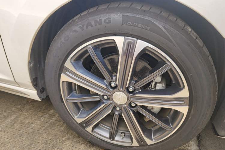 Used CHANGAN Ruicheng CC 2022 Blue Whale Edition 1.5T DCT Luxury Model Right Front Wheel Hub