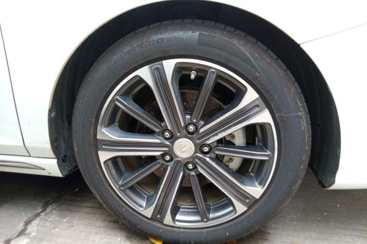 Used CHANGAN Ruicheng CC 2022 Blue Whale Edition 1.5T DCT Luxury Model Right Front Wheel Hub