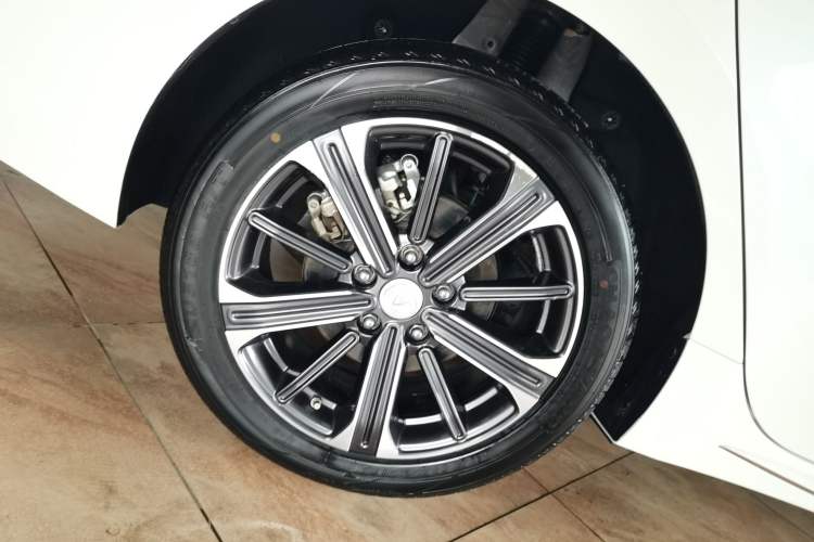 Used CHANGAN Ruicheng CC 2022 Blue Whale Edition 1.5T DCT Luxury Model Right Rear Wheel Hub