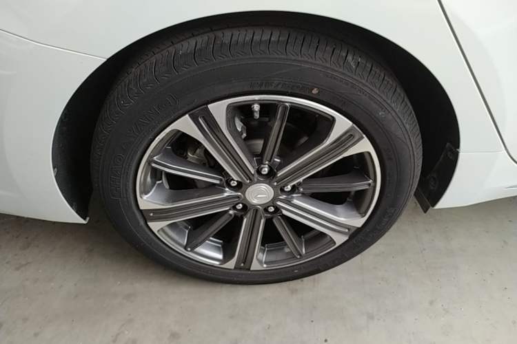 Used CHANGAN Ruicheng CC 2022 Blue Whale Edition 1.5T DCT Luxury Model Right Rear Wheel Hub