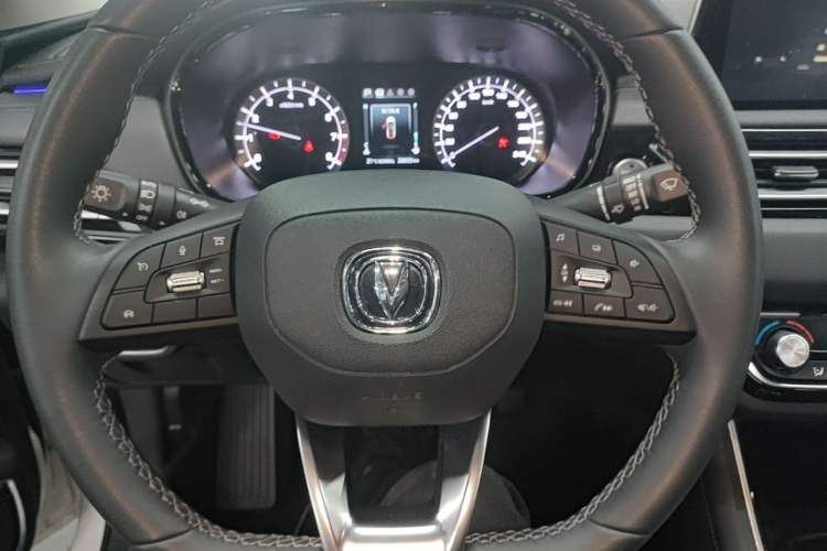 Used CHANGAN Ruicheng CC 2022 Blue Whale Edition 1.5T DCT Luxury Model Steering Wheel