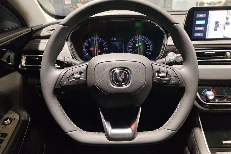 Used CHANGAN Ruicheng CC 2022 Blue Whale Edition 1.5T DCT Luxury Model Steering Wheel