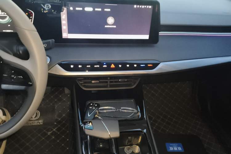 Used CHANGAN Ruicheng PLUS 2023 1.5T DCT Prestige Edition Audio And AC Panel