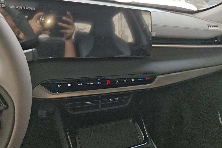 Used CHANGAN Ruicheng PLUS 2023 1.5T DCT Prestige Edition Audio And AC Panel