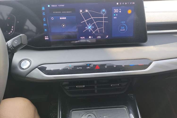 Used CHANGAN Ruicheng PLUS 2023 1.5T DCT Prestige Edition Audio And AC Panel