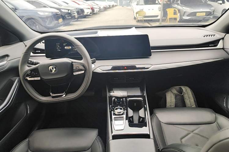 Used CHANGAN Ruicheng PLUS 2023 1.5T DCT Navigation Edition Center Console