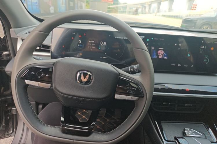 Used CHANGAN Ruicheng PLUS 2023 1.5T DCT Prestige Edition Center Console