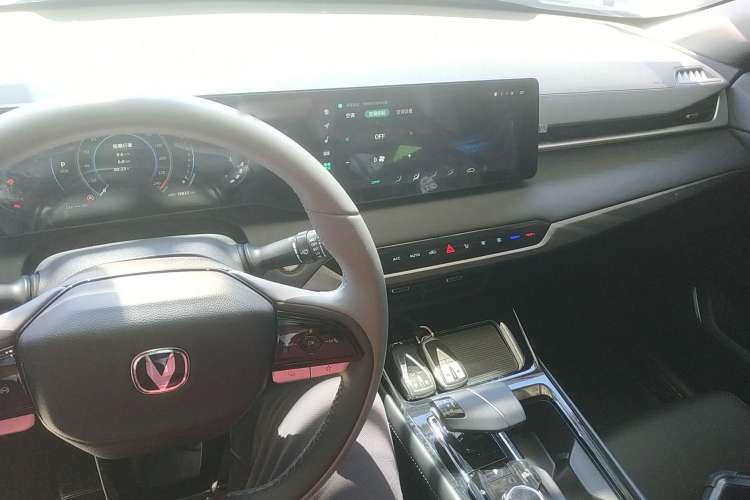 Used CHANGAN Ruicheng PLUS 2023 1.5T DCT Prestige Edition Center Console
