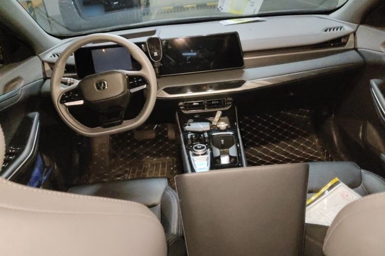Used CHANGAN Ruicheng PLUS 2023 1.5T DCT Navigation Edition Center Console
