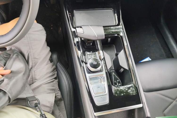Used CHANGAN Ruicheng PLUS 2023 1.5T DCT Lingyue Trim Gear Lever