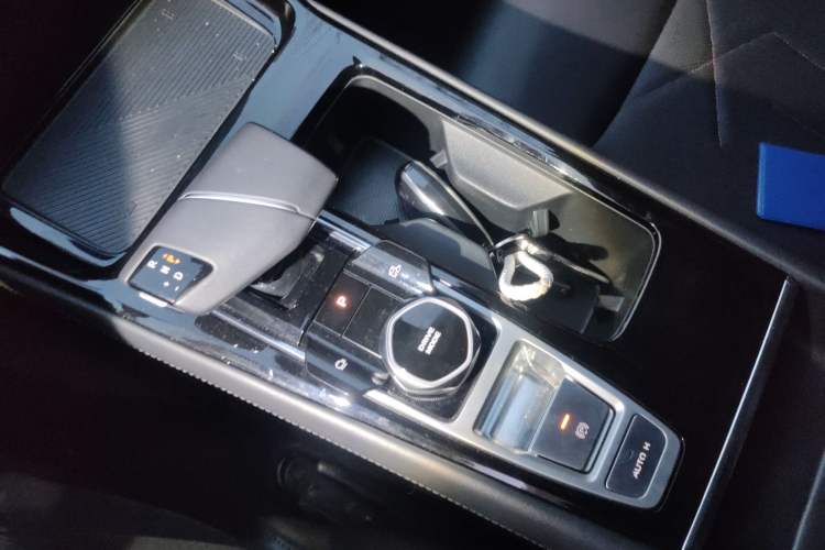 Used CHANGAN Ruicheng PLUS 2023 1.5T DCT Lingyue Trim Gear Lever