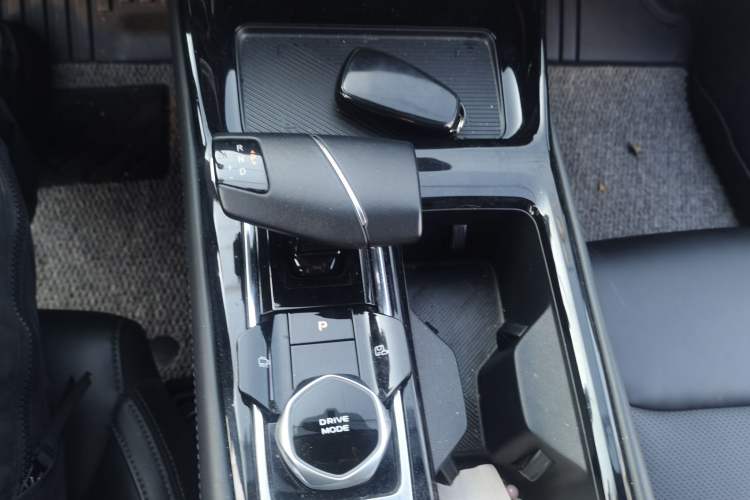 Used CHANGAN Ruicheng PLUS 2023 1.5T DCT Prestige Edition Gear Lever