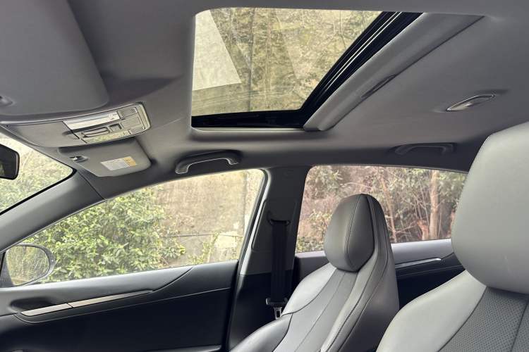 Used CHANGAN Ruicheng PLUS 2023 1.5T DCT Prestige Edition Headliner