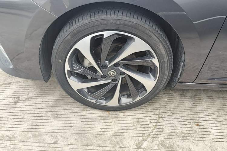 Used CHANGAN Ruicheng PLUS 2023 1.5T DCT Navigation Edition Left Front Wheel Hub