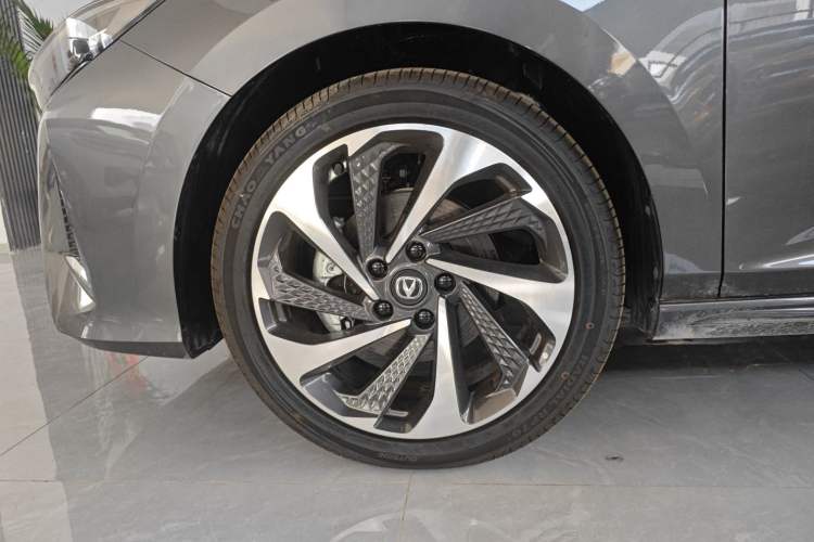 Used CHANGAN Ruicheng PLUS 2023 1.5T DCT Navigation Edition Left Front Wheel Hub