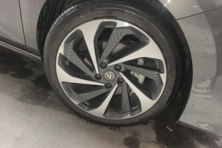 Used CHANGAN Ruicheng PLUS 2023 1.5T DCT Navigation Edition Right Front Wheel Hub