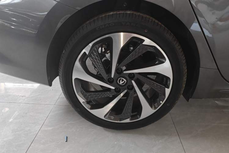 Used CHANGAN Ruicheng PLUS 2023 1.5T DCT Navigation Edition Right Rear Wheel Hub