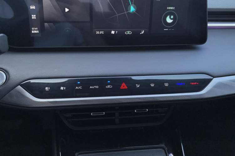 Used CHANGAN Ruicheng PLUS 2023 1.5T DCT Navigation Edition Audio And AC Panel