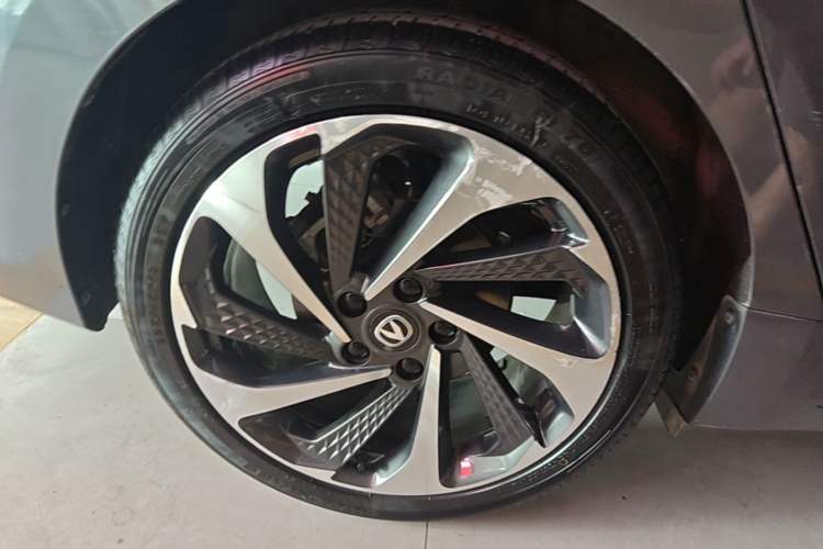 Used CHANGAN Ruicheng PLUS 2023 1.5T DCT Navigation Edition Right Rear Wheel Hub