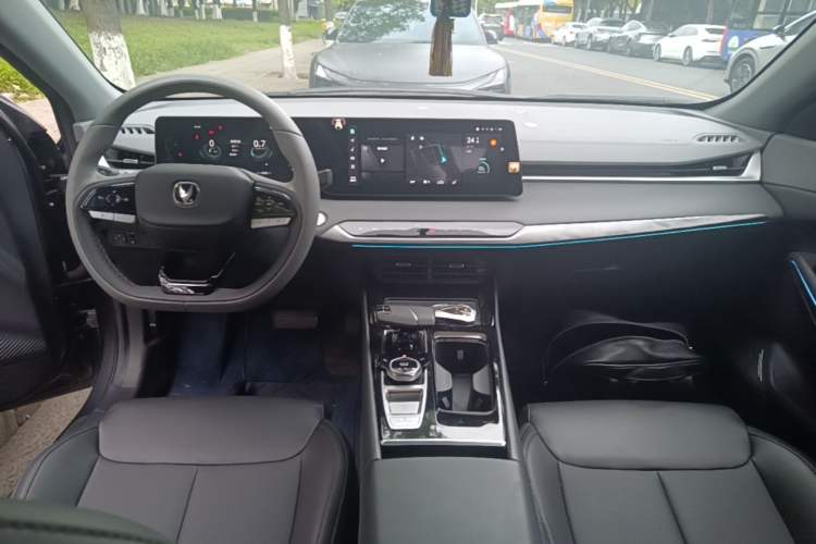 Used CHANGAN Ruicheng PLUS 2023 1.5T DCT Prestige Edition Center Console
