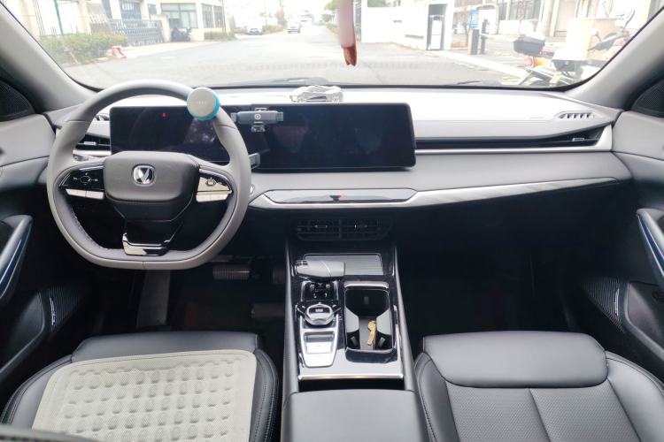 Used CHANGAN Ruicheng PLUS 2023 1.5T DCT Prestige Edition Center Console