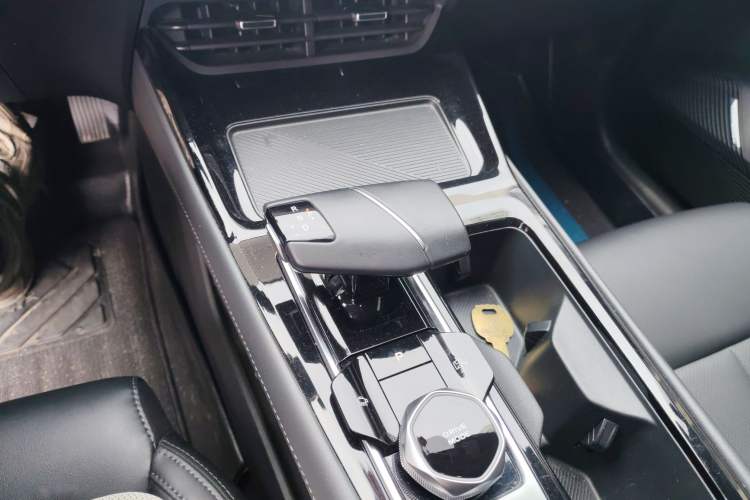Used CHANGAN Ruicheng PLUS 2023 1.5T DCT Prestige Edition Gear Lever