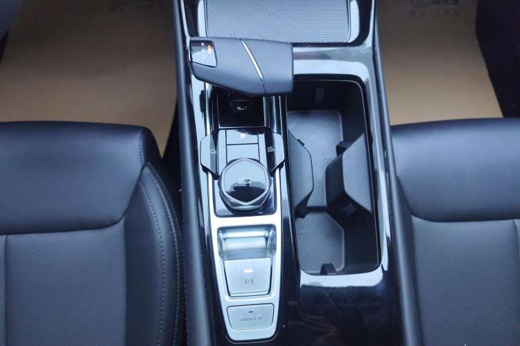 Used CHANGAN Ruicheng PLUS 2023 1.5T DCT Prestige Edition Gear Lever