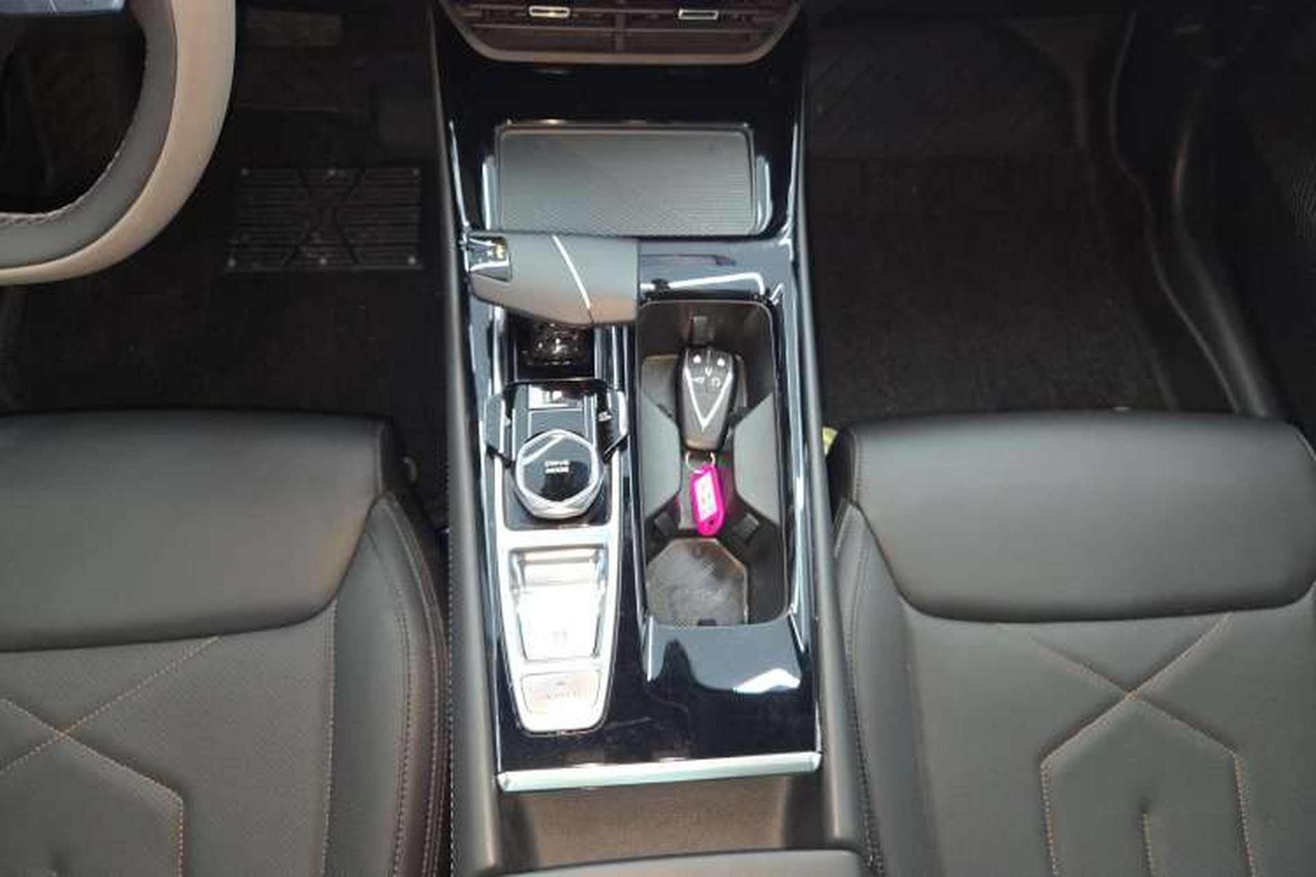 Used CHANGAN Ruicheng PLUS 2023 1.5T DCT Navigation Edition Gear Lever